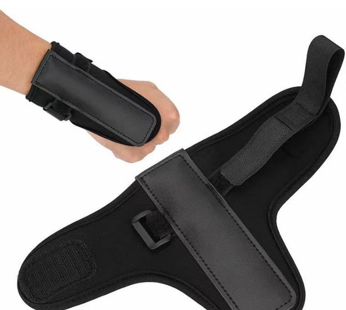 Golf swing wrist fixation